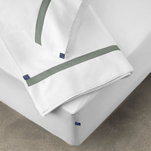 Load image into Gallery viewer, olive